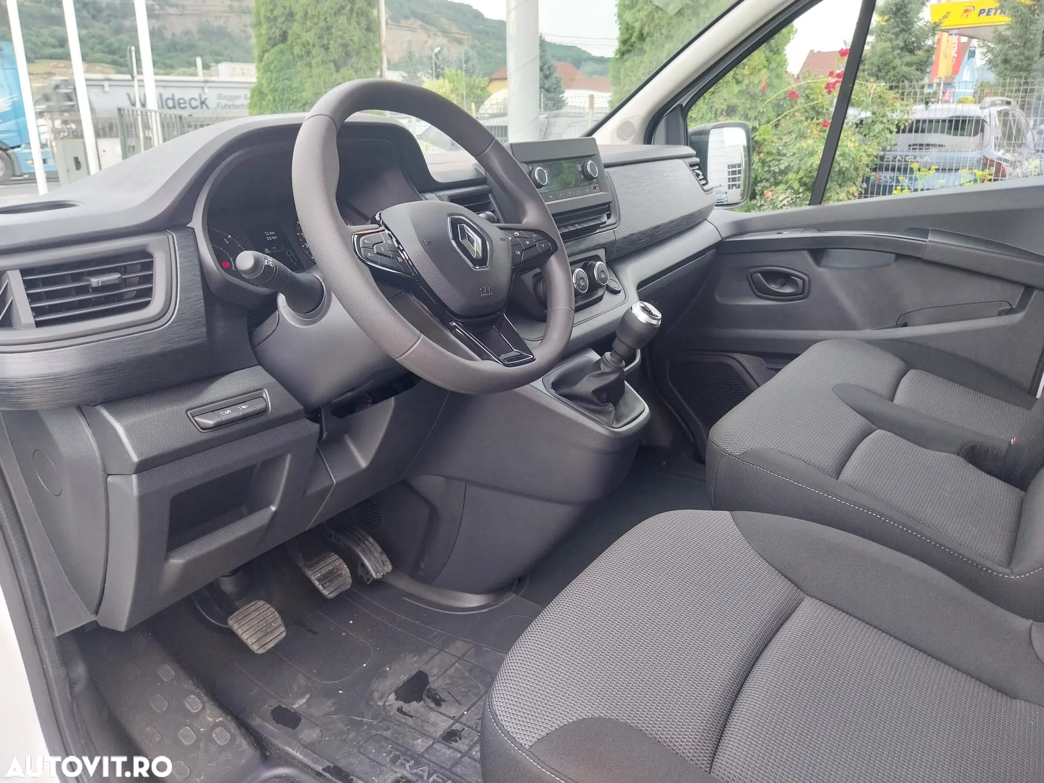 Renault Trafic 2.0 Blue dCi 150 Furgon Cabina Dubla L2H1 - 3