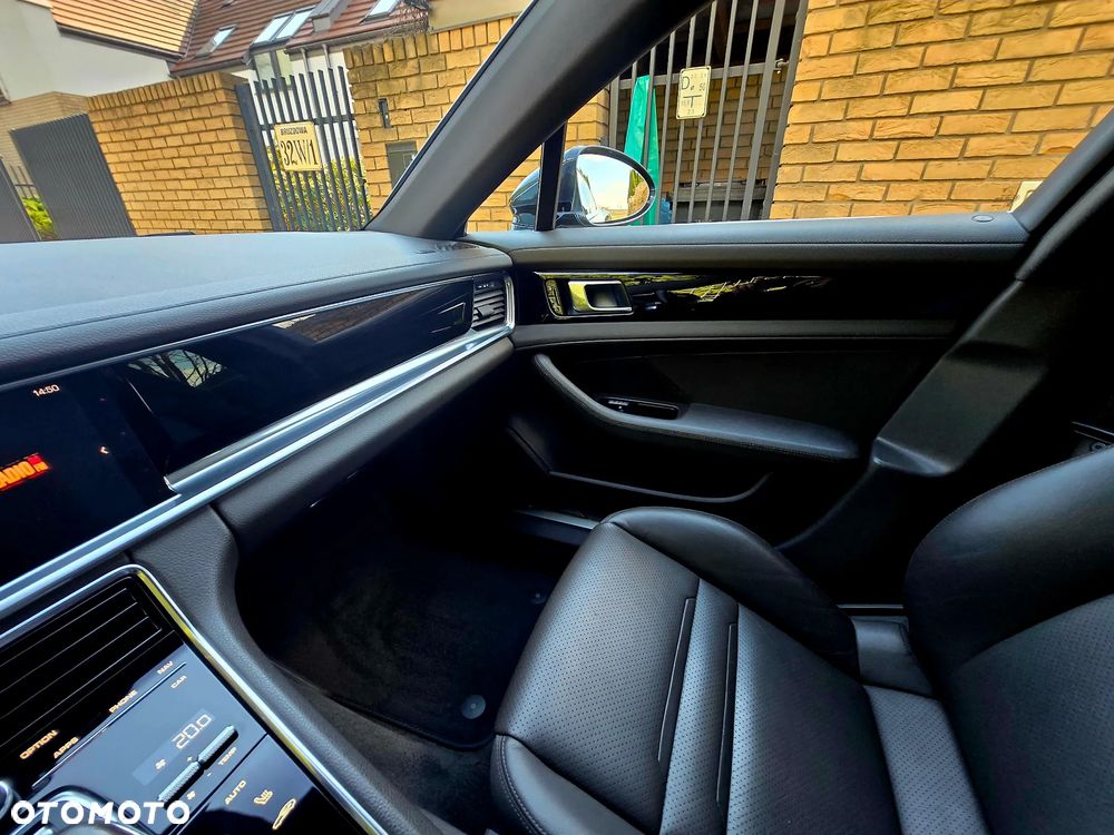 Porsche Panamera 4S - 16