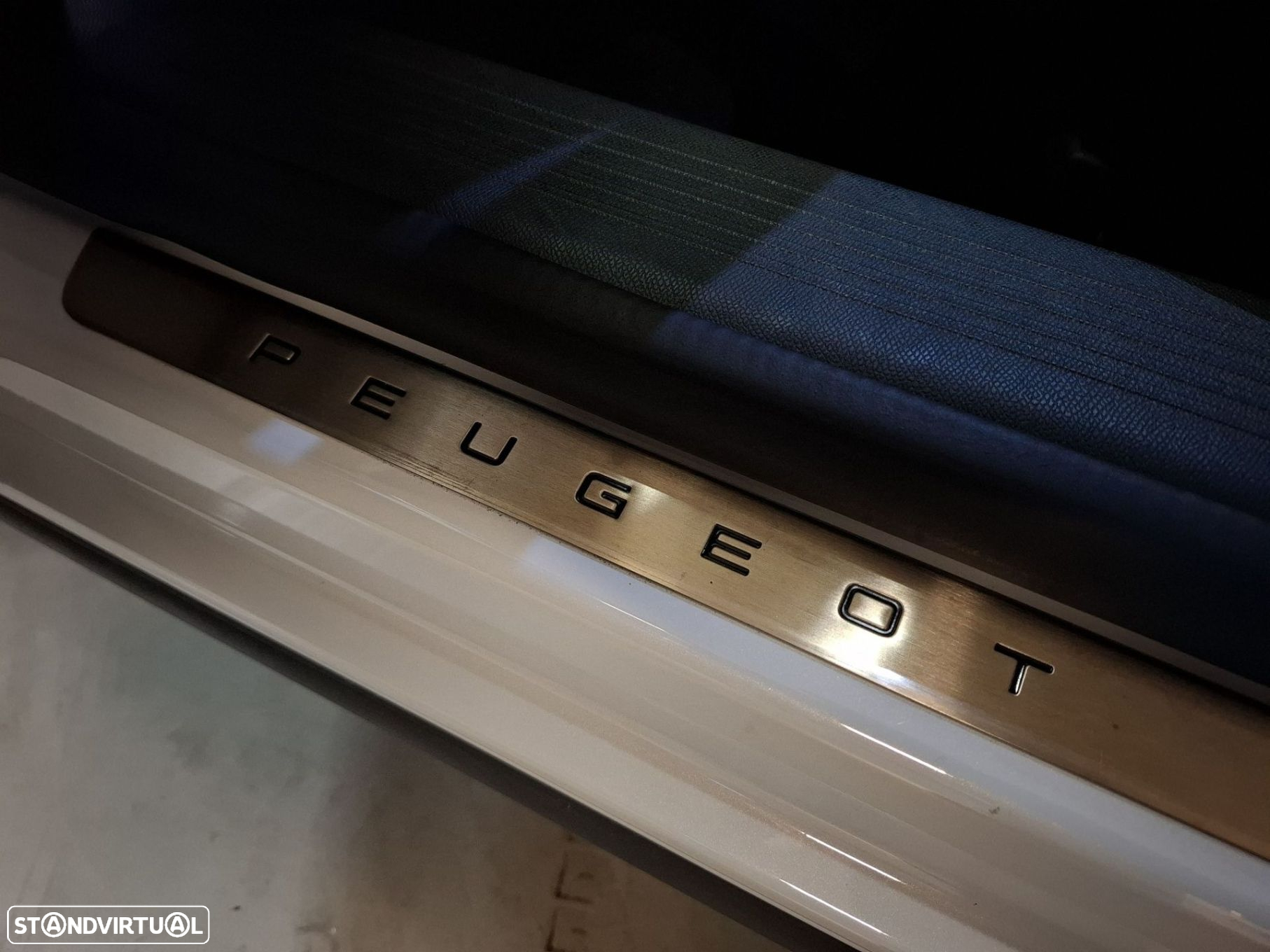 Peugeot 408 1.6 Hybrid GT e-EAT8 - 30