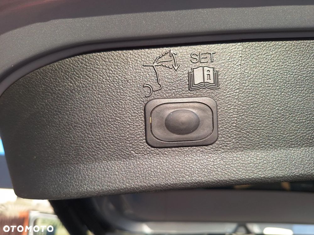 Ford Kuga 2.0 TDCi 4x4 Titanium - 24