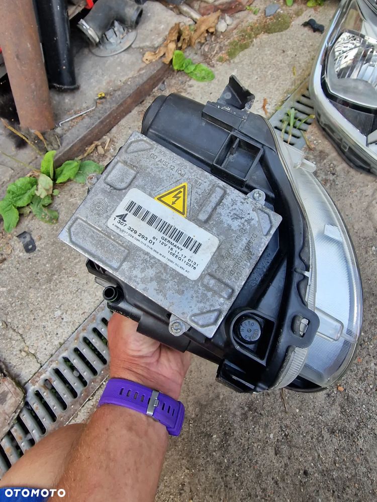 Xenon  prawy przód  Fiat 500 - 3