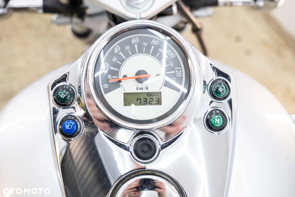 Suzuki Intruder - 24