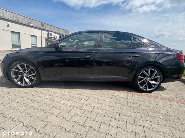 Skoda Superb 2.0 TDI Sportline DSG - 9
