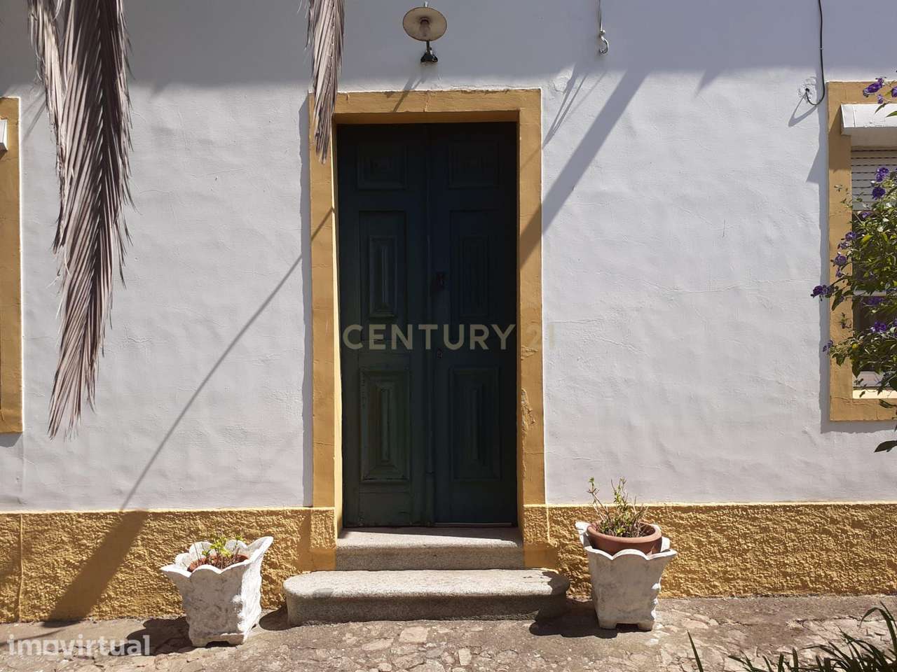 Casa Senhorial, situado na rua de Mourão, 37 em Reguengos de Monsaraz. - Grande imagem: 2/60