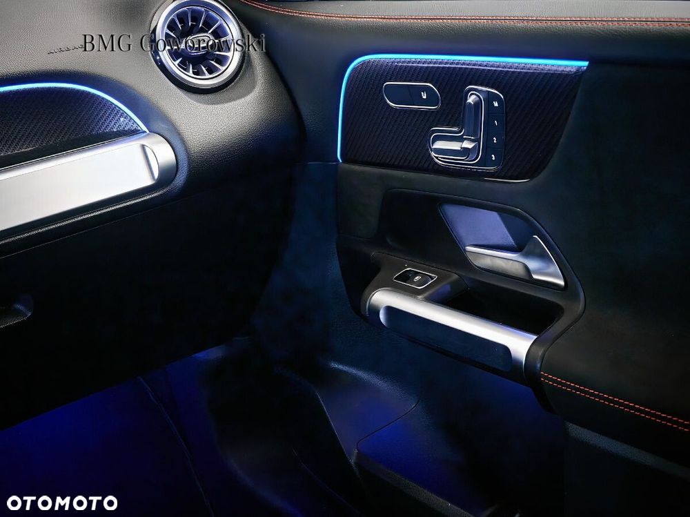 Mercedes-Benz GLB 2023