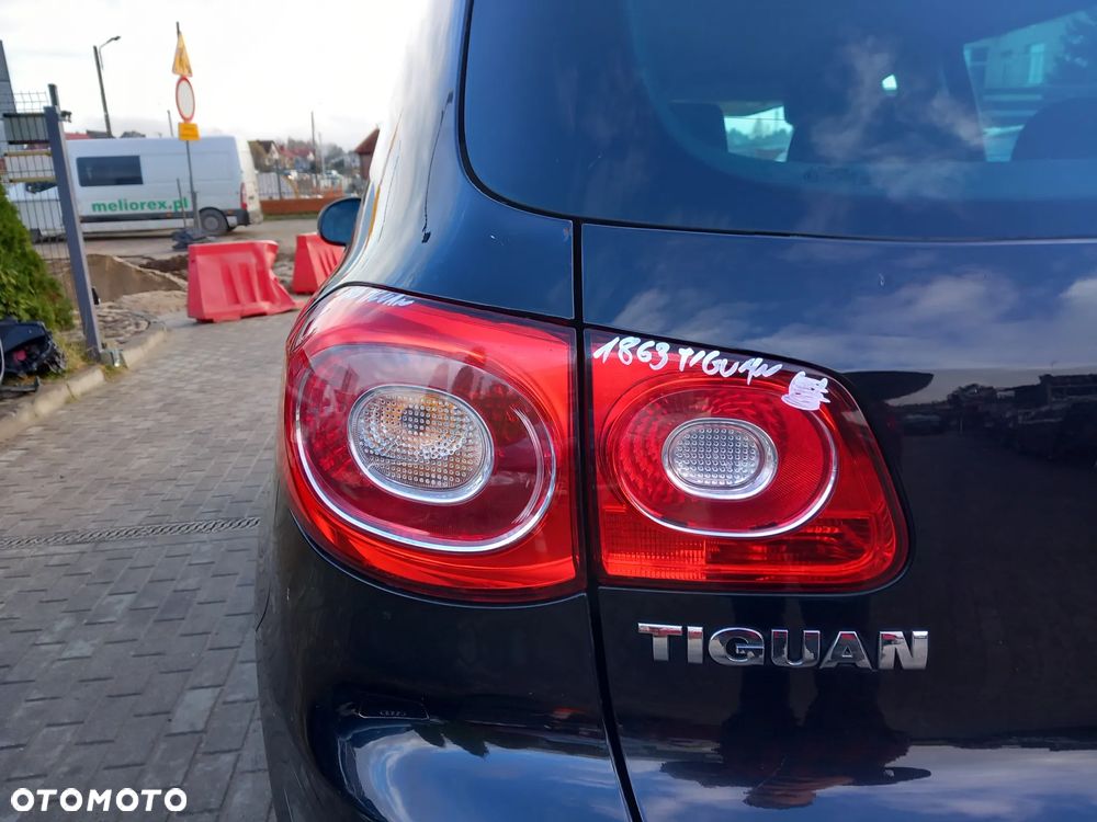 VW TIGUAN I 5N LAMPA LEWA TYLNA LEWY TYŁ W BŁOTNIK