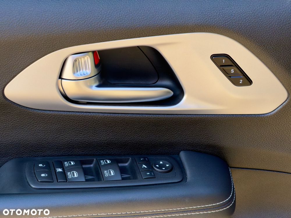 Chrysler Pacifica - 21