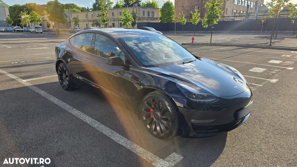Tesla Model 3 - 8