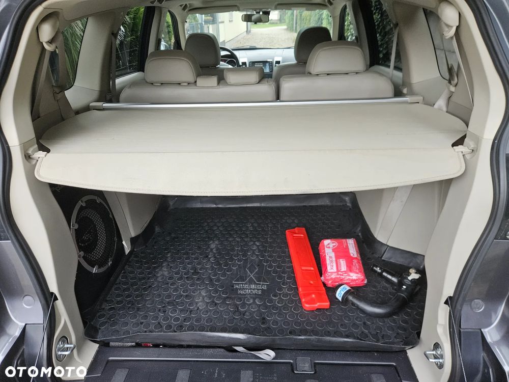 Mitsubishi Outlander 2.2 DI-D 4WD Intense - 29