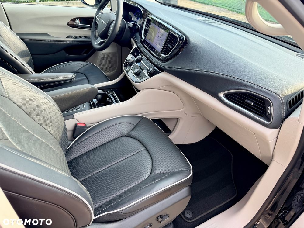 Chrysler Pacifica - 35