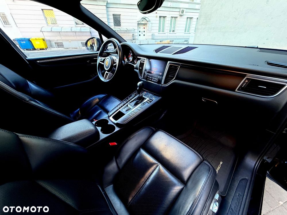 Porsche Macan - 24