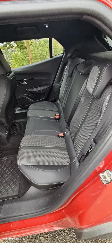 Peugeot 2008 PureTech 130 EAT8 GT - 6