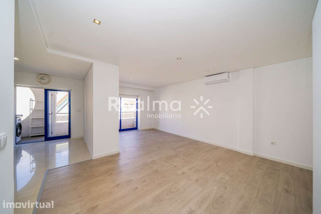 Apartamento T2 Renovado - S.José de S.Lazaro - Grande imagem: 4/37