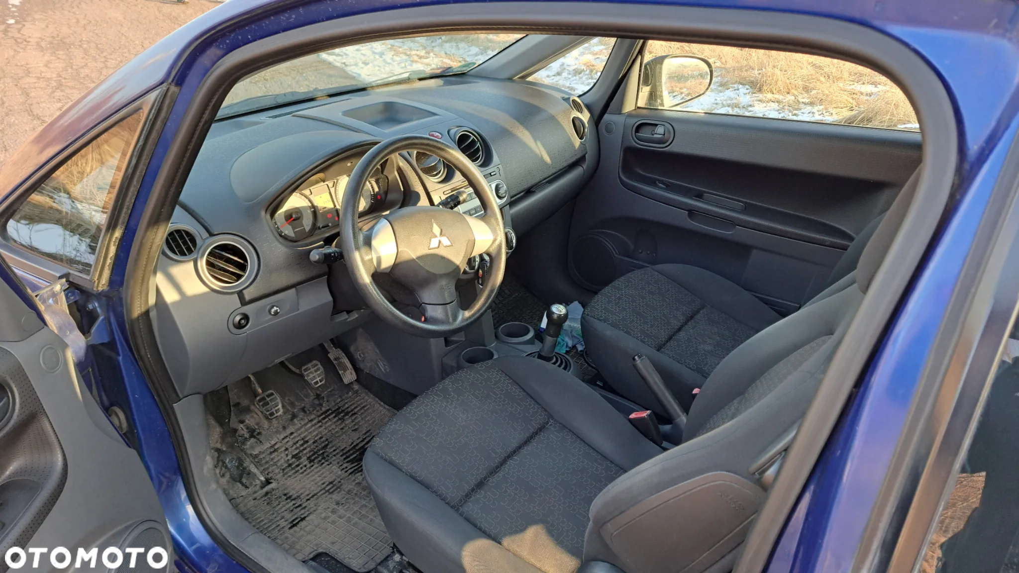 Mitsubishi Colt - 8