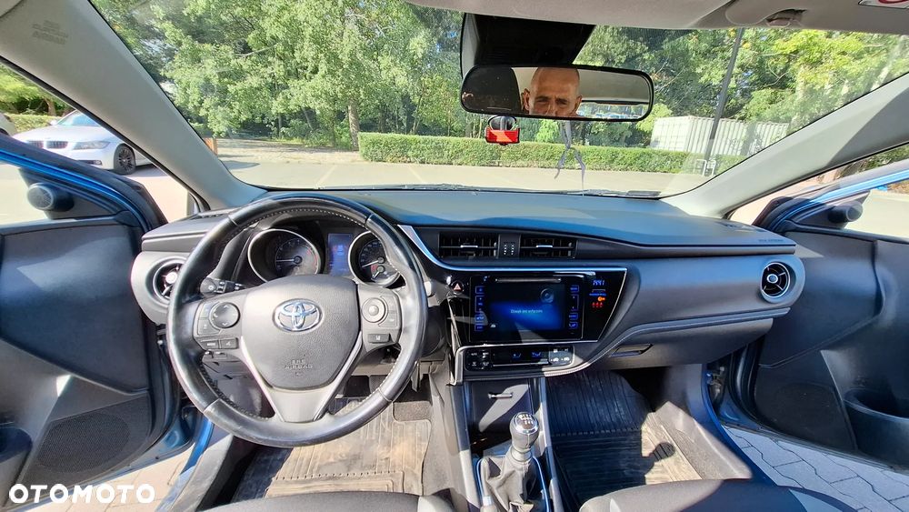 Toyota Auris 1.6 Premium - 16