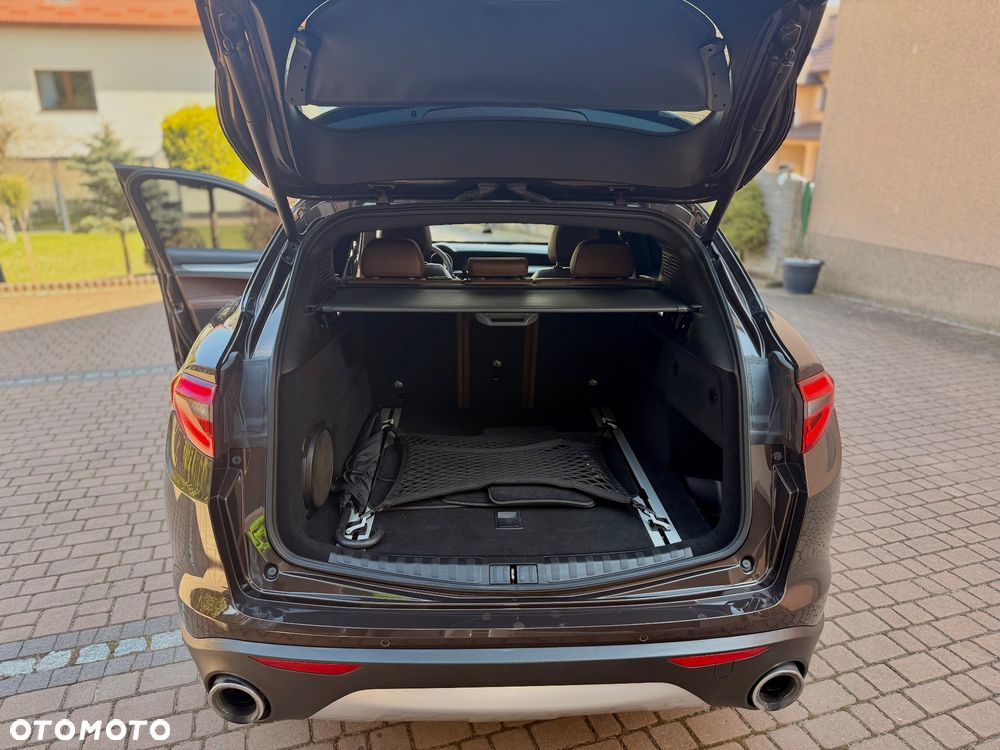 Alfa Romeo Stelvio 2.0 Turbo 16V AT8-Q4 Ti - 31
