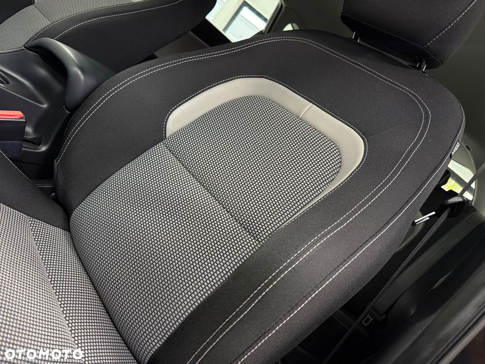 Kia Ceed 1.6 GDI M DCT - 34