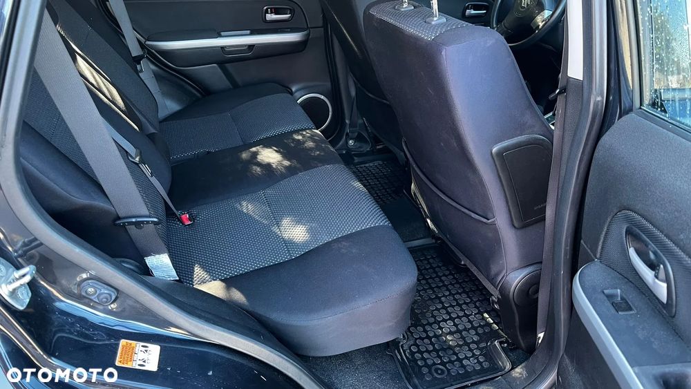 Suzuki Grand Vitara 2.0 Comfort + - 25