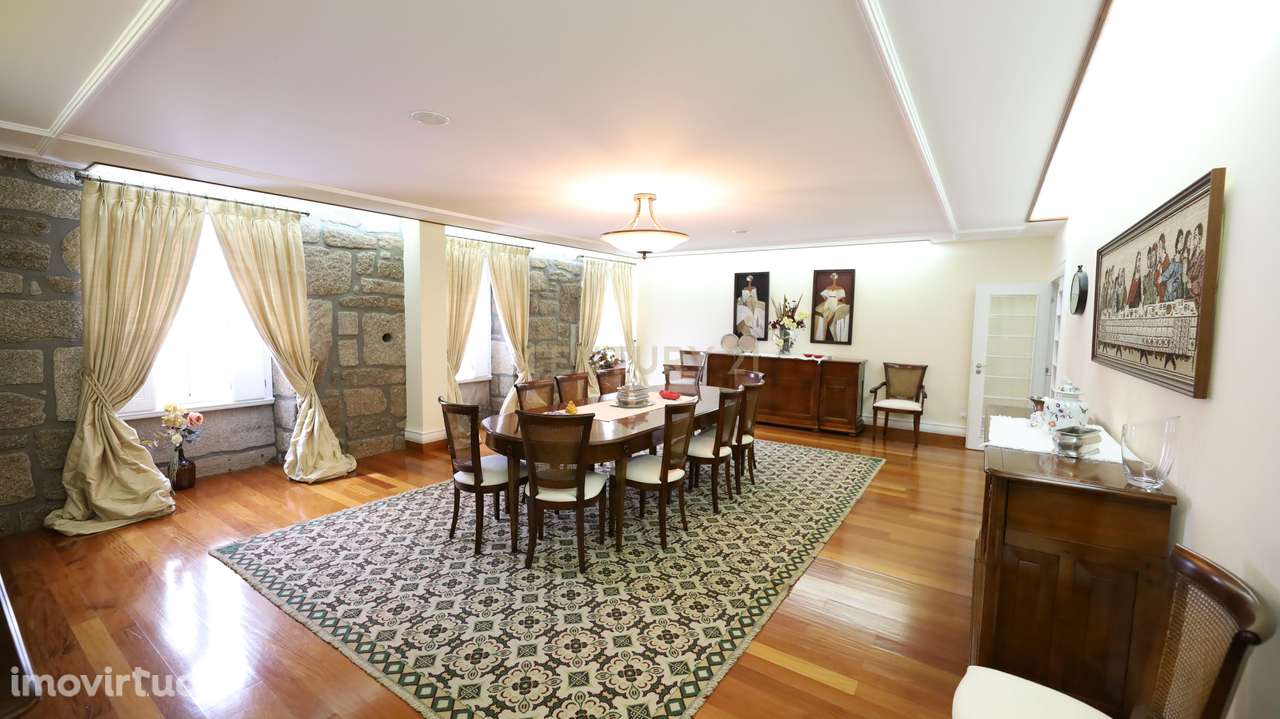 Casa apalaçada totalmente recuperada, no centro histórico da vila de C - Grande imagem: 2/42