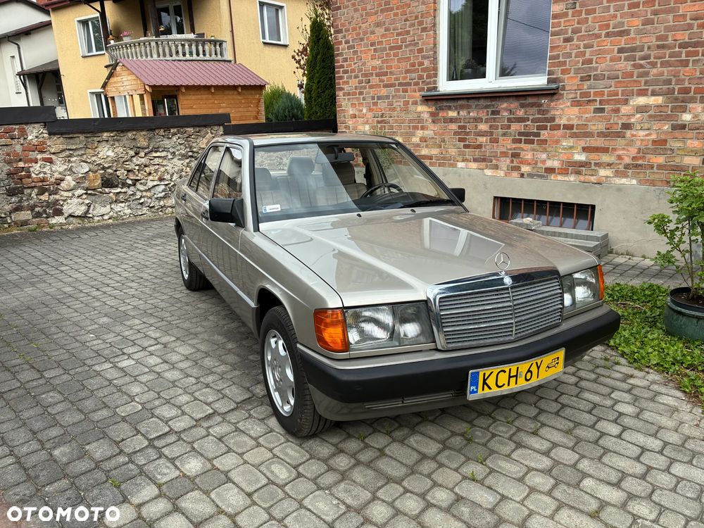 Mercedes-Benz W201 (190) - 1