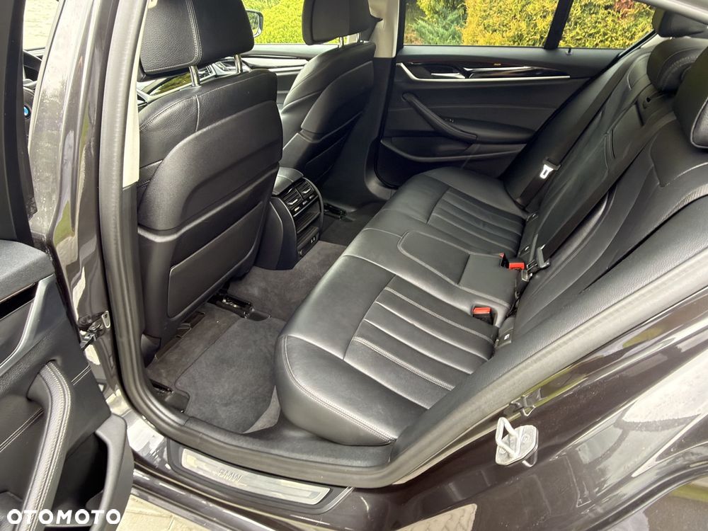 BMW Seria 5 530i GPF xDrive Sport Line sport - 12