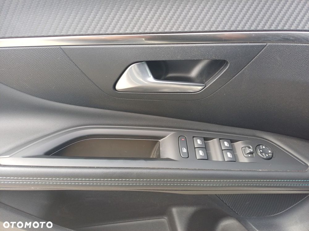 Peugeot 3008 1.2 PureTech Allure Pack S&S EAT8 - 24