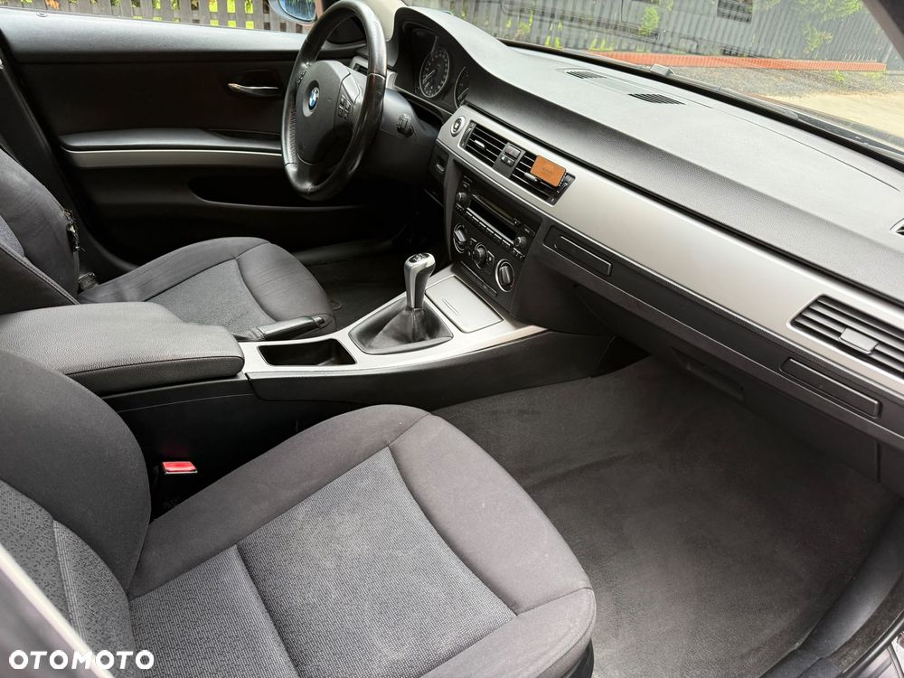 BMW Seria 3 318i - 11