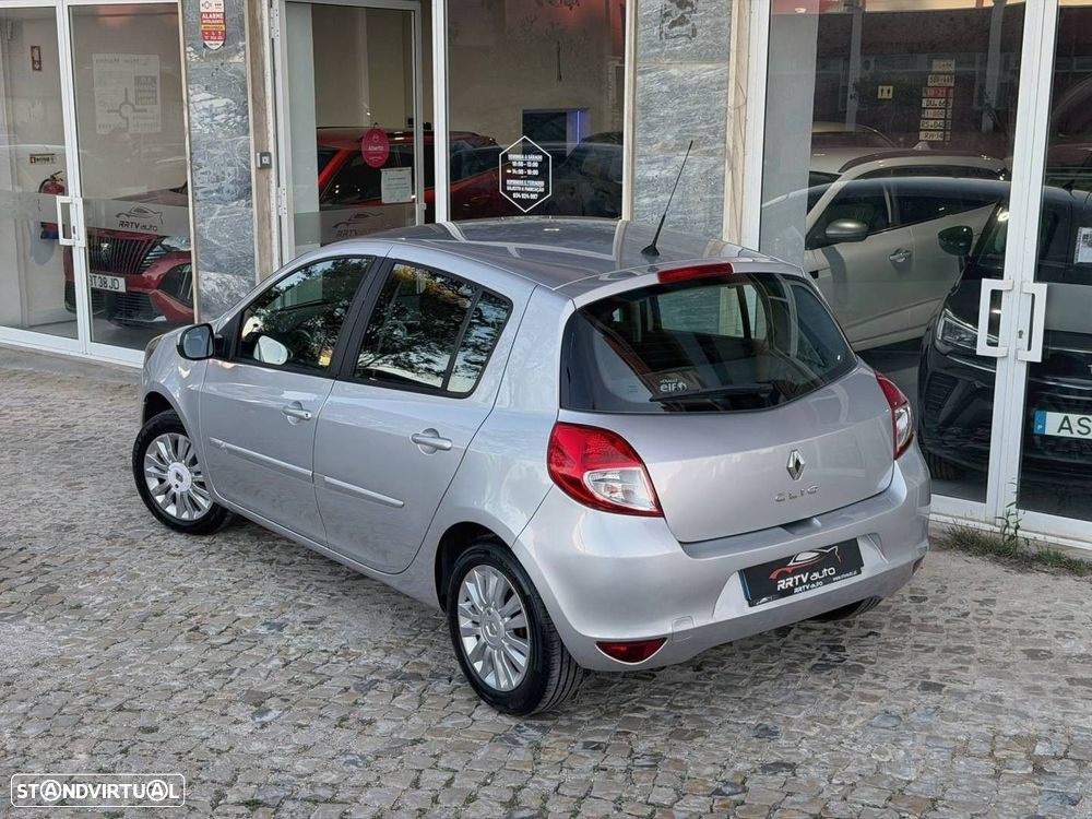 Renault Clio 2012 photo 2