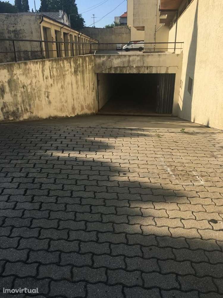 Lugar de Garagem - Rua do Palacete - Serzedo - Grande imagem: 3/5
