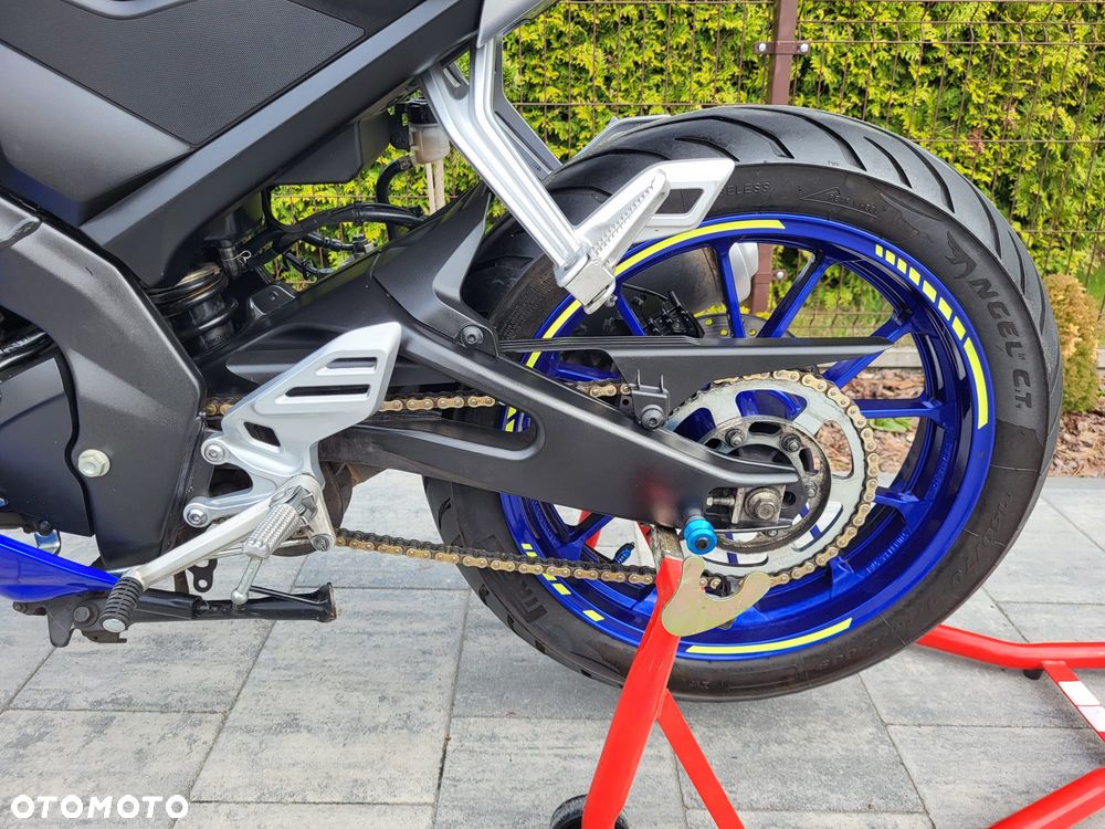 Yamaha YZF - 21