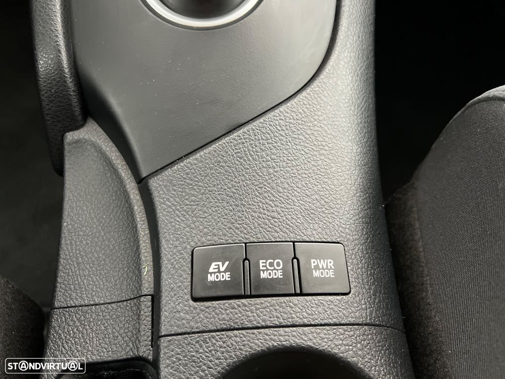 Toyota Auris Touring Sports 1.8 HSD Comfort - 19