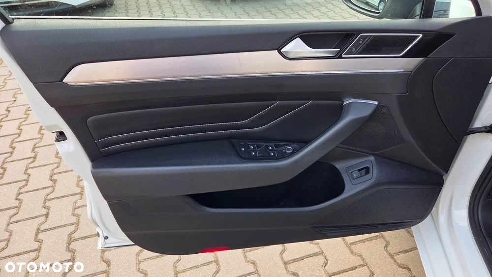Volkswagen Passat 1.5 TSI EVO Elegance DSG - 20