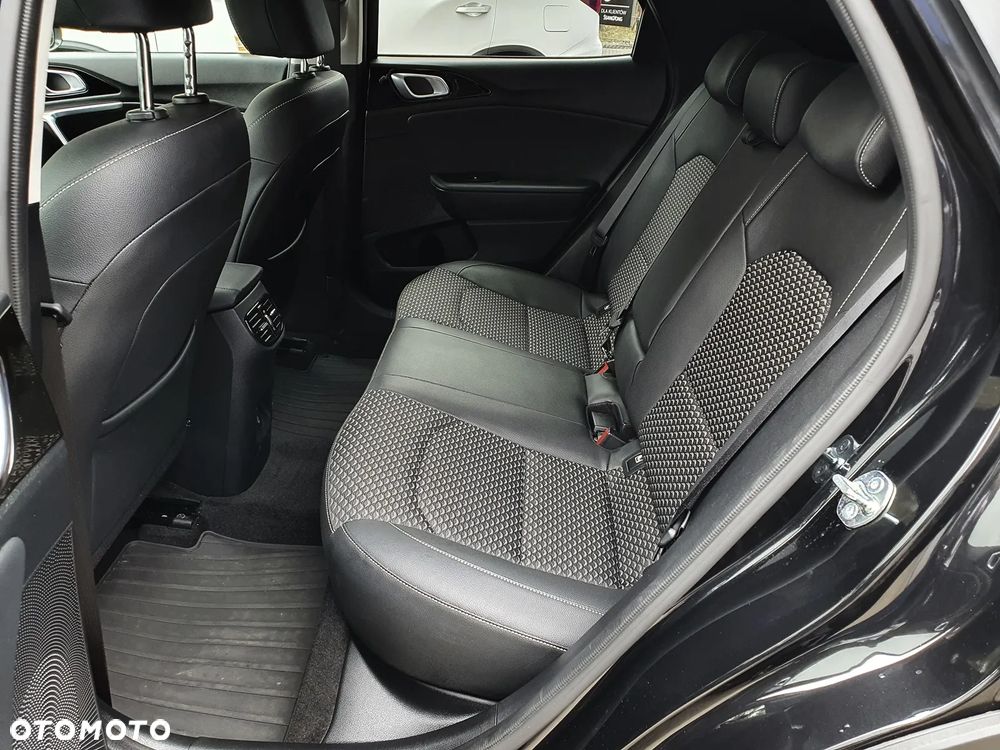 Kia XCeed 1.5 T-GDI Business Line DCT - 13