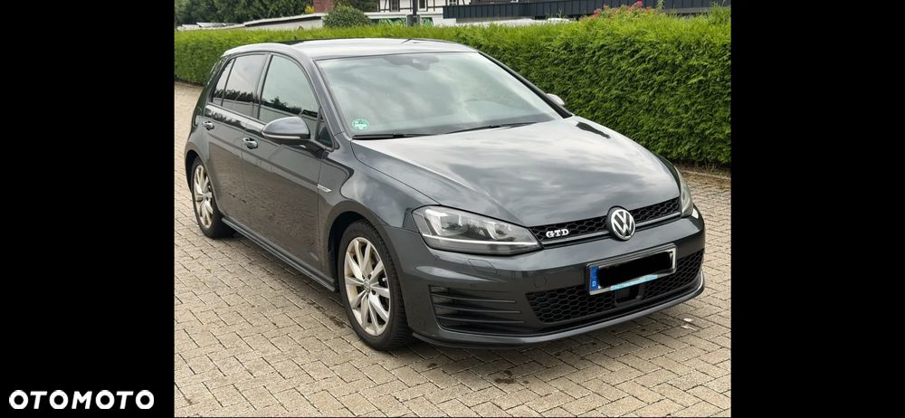 Volkswagen Golf - 1