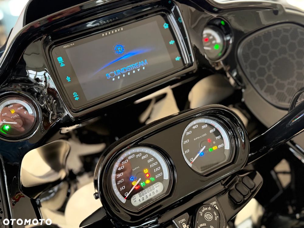 Harley-Davidson Touring Road Glide - 24