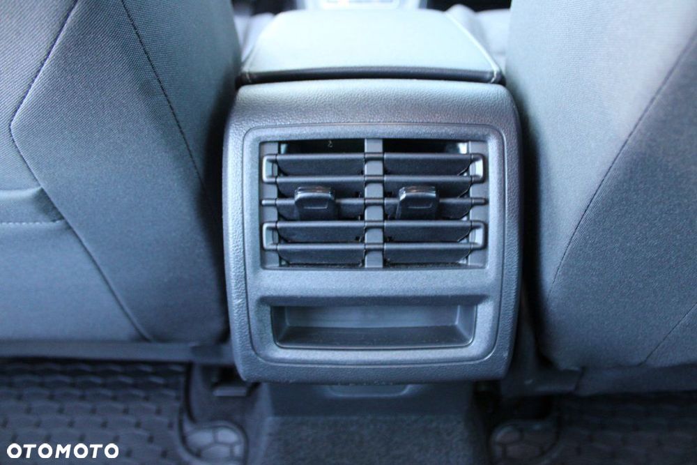 Volkswagen Golf - 37