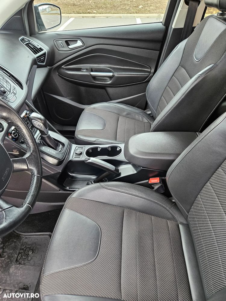 Ford Kuga 2.0 TDCi Powershift 4WD Titanium - 23