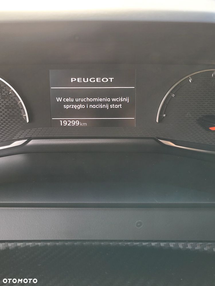 Peugeot 208 - 8