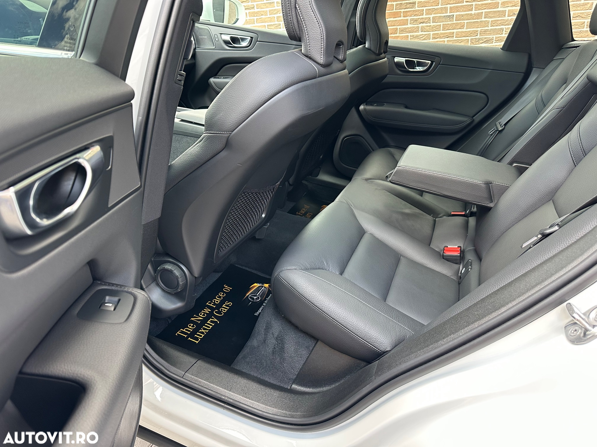 Volvo XC 60 B4 MHEV AT8 FWD Momentum Pro - 12