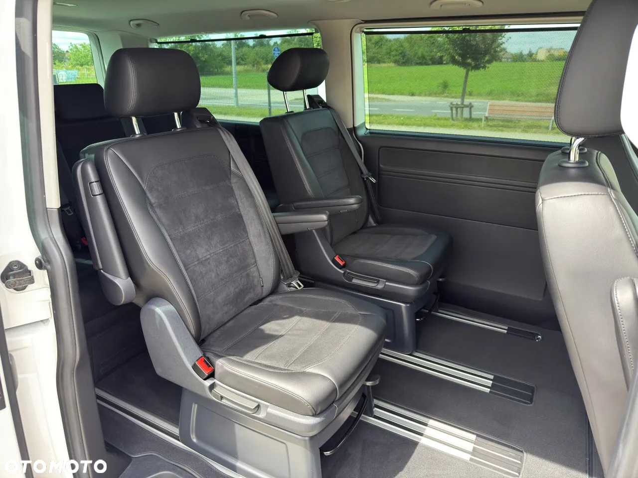 Volkswagen Multivan - 12
