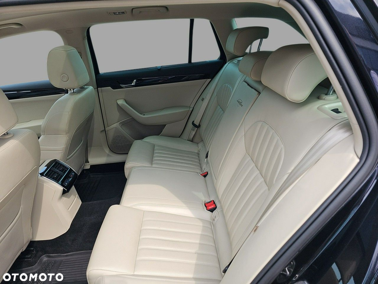 Skoda Superb 2.0 TDI 4x4 L&K DSG - 13