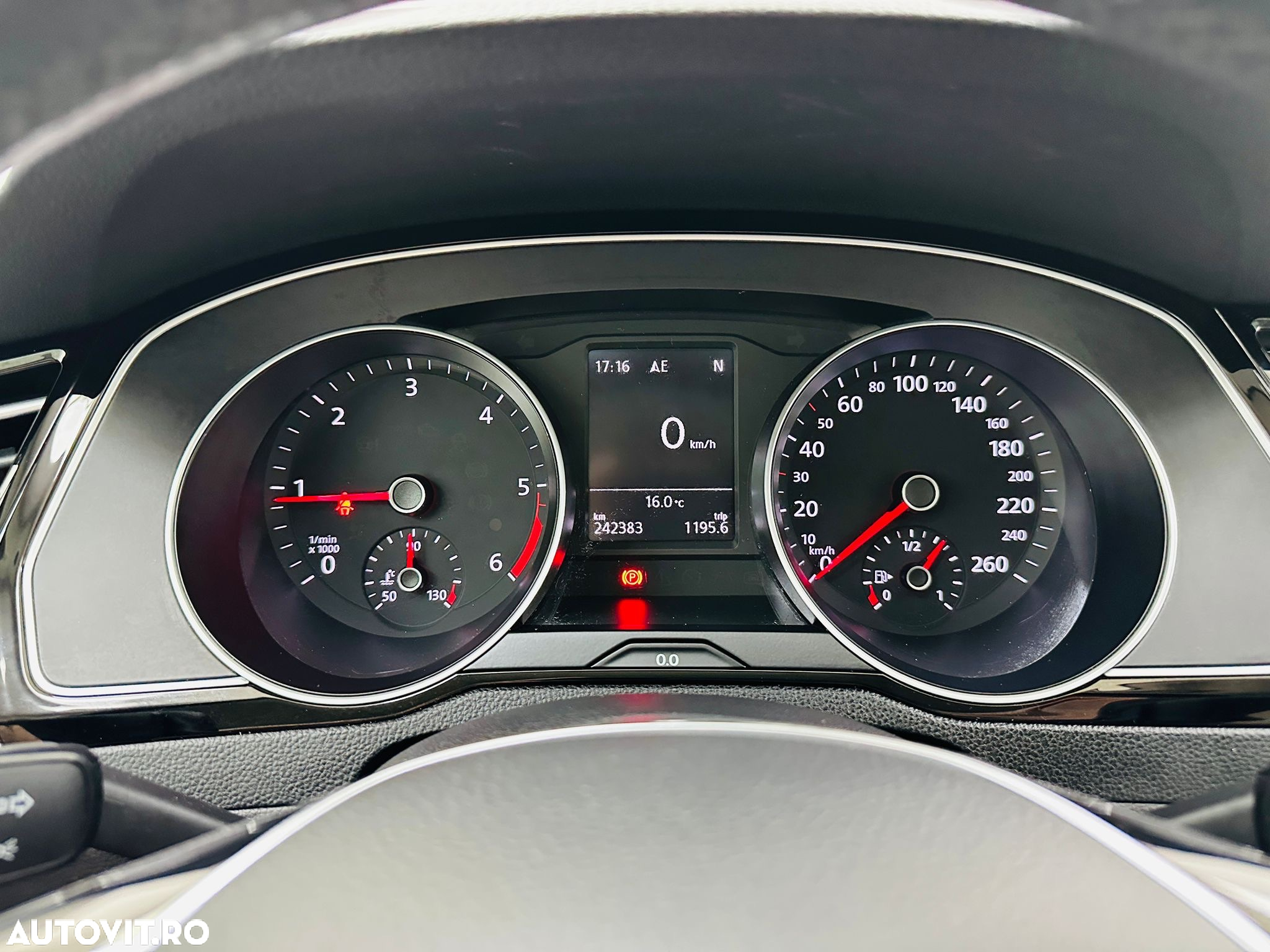 Volkswagen Passat - 36