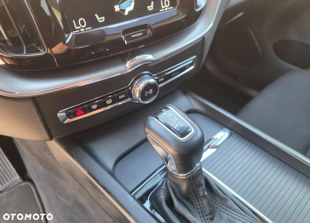 Volvo XC 60 T4 Momentum - 5