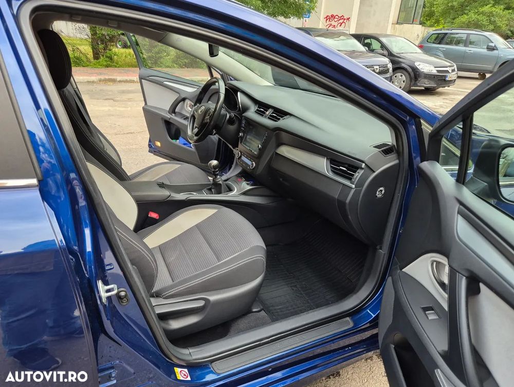 Toyota Avensis 2.0 D-4D Executive - 10