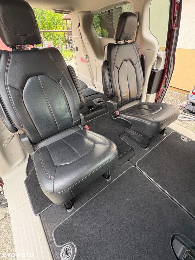 Chrysler Pacifica - 12