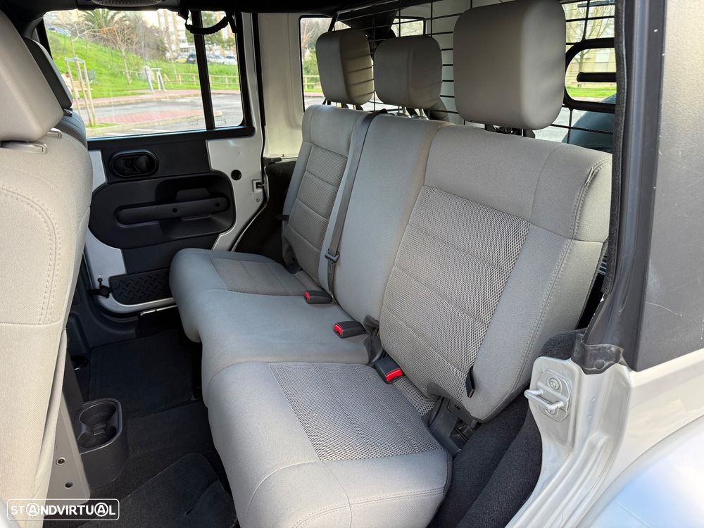 Jeep Wrangler Unlimited 2.8 CRD ATX Sahara - 29