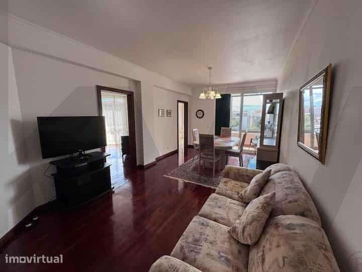 Apartamento T1 Mobilado e Equipado no Centro do Caniço - Grande imagem: 3/21