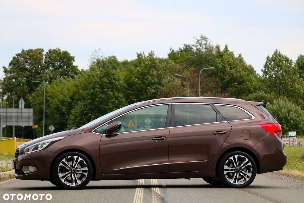 Kia Ceed 1.6 CRDi 128 Fifa World Cup Edition - 3