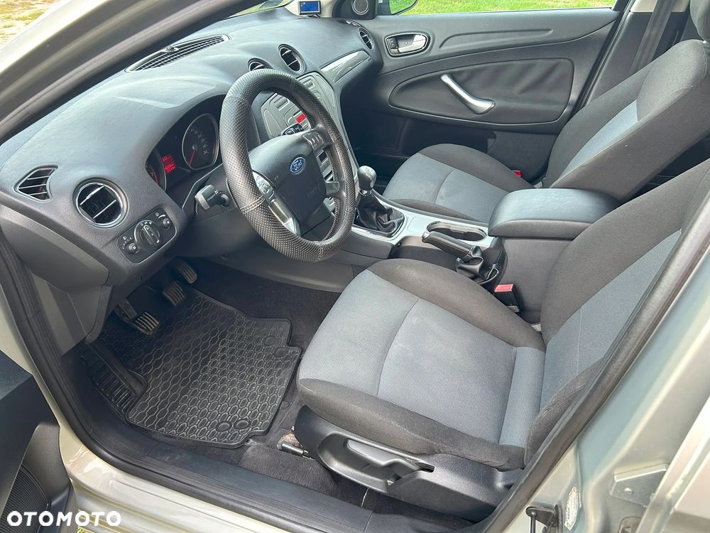 Ford Mondeo 1.6 Ambiente - 12