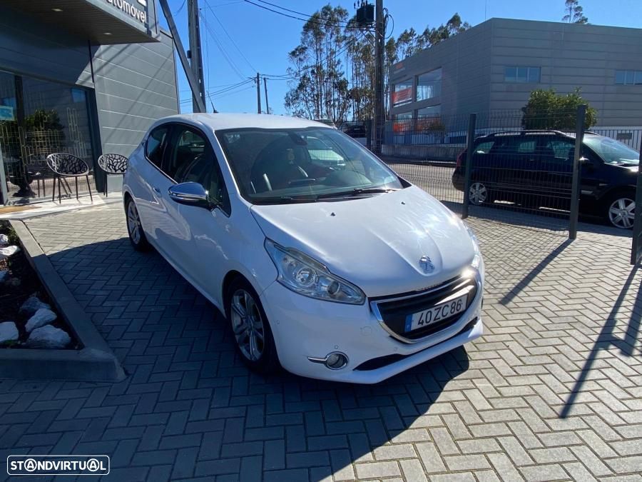 Peugeot 208 e-HDi 92 Stop&Start Style - 4